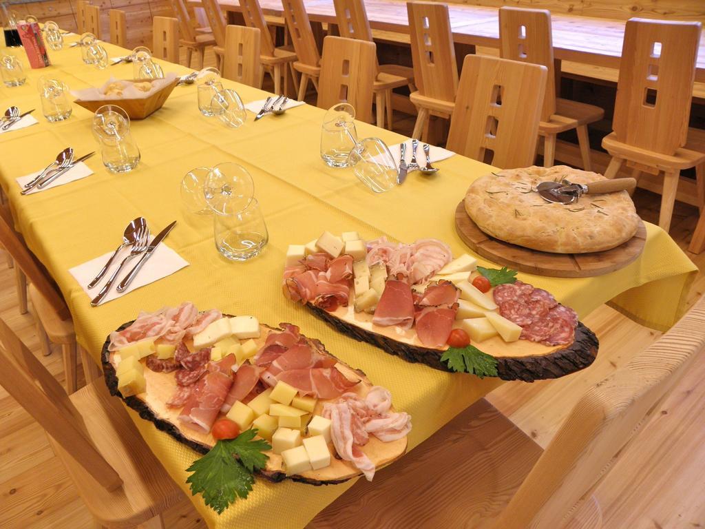 마돈나 디 캄필리오 Pra De La Casa B&B 외부 사진